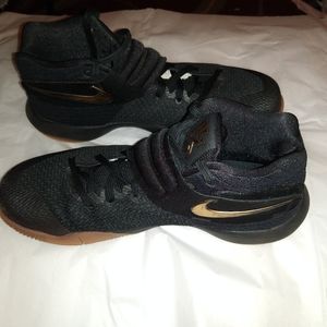 Size 9.5 2017 Nike Kyrie 2 NikeID Gold and Black 8
